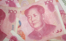 Экономист Ордов призвал открывать депозиты в юанях для защиты от ослабления рубля