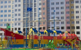 Во дворах рязанских новостроек появились безопасные детские площадки